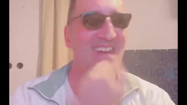 Endre hajnalban szúró/vágó eszközt keres, háborún hergel, majd Lamantin loop (hajnali lájv) 2026.04.12