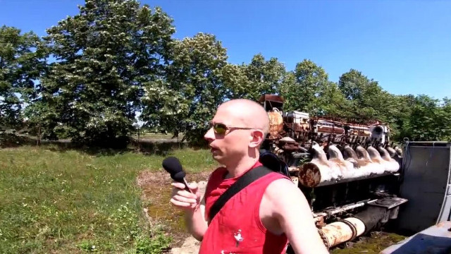 Buziboy egy lepukkant MÁV telepen buziskodik és imitálja a fotós szakmát - lopott video