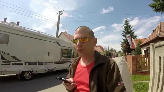 Buziboy a szülővárosában Celldömölkön kelleti magát és buziskodik - lopott video