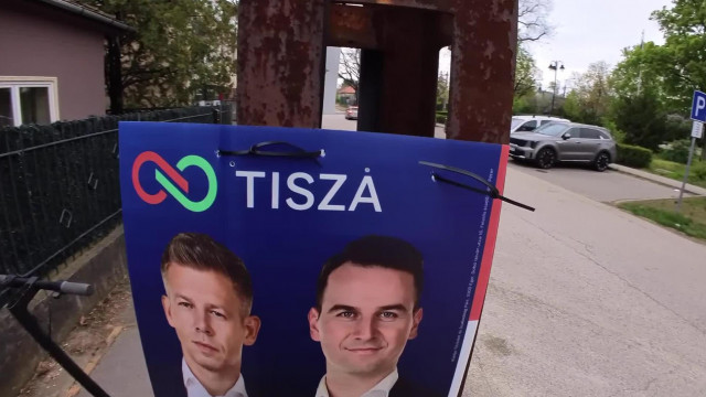 Herby-nek kitelik az idejéből, hogy TISZA plakátokat szedjen össze