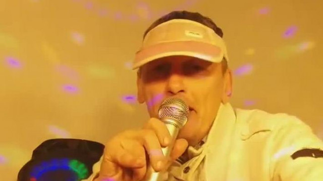 Egyszemélyes karaoke házibuli Golden Lacinál
