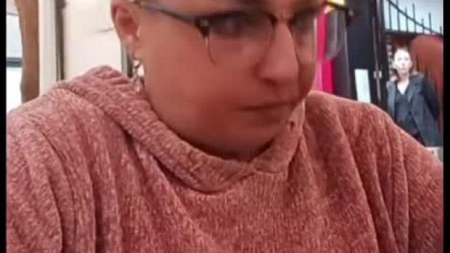 "Èn Nem szoktam Fizetni" - tolvaj Brigittahò az ètteremben kívülre ül mert onnan meg lehet pattanni gyorsan