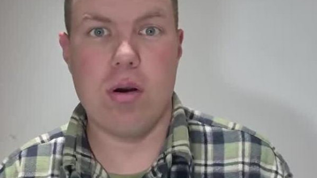 Szopólexnek már a keze is remeg mert nem evett egy nap!