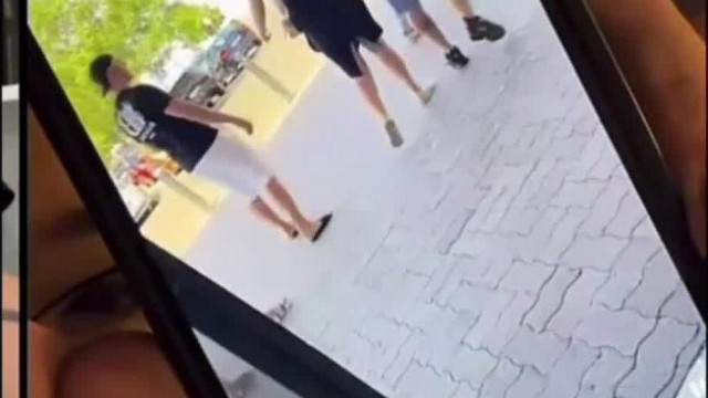 Üdvözlendő Hír - az aberràlt Horrortrafò Norbina Szarmondot fènyes nappal Telibevertèk az utcàn