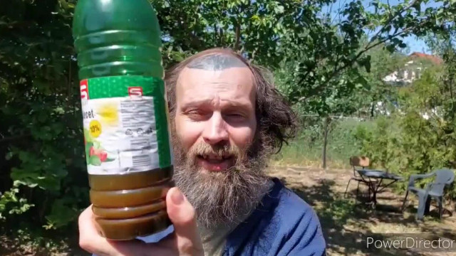 Bartos döghúst fog rohasztani + kéri hogy senki ne adjon neki alkoholt. 2026. 06. 02.