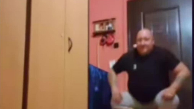 Ti láttatok màr Disznòt fekvőtámaszozni? - Subiröffencs pròbàlkozik vele de a hordò bele lehúzza teljesen a padlòig
