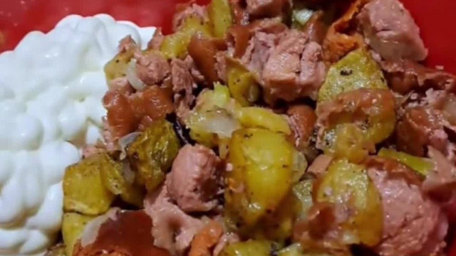 Egy Kis Hami-nyami - ezt a moslèk hànyàst fogja jòízűen belapátolni a fogatlan apa gyuluska