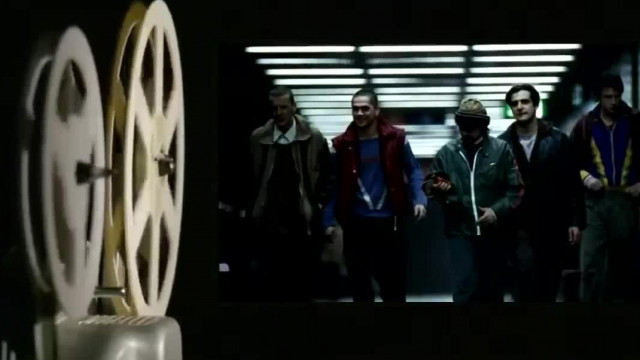 Kufár a videó elején beolvas Adaninak. Filmkritikus lett.