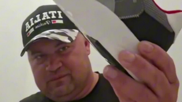 Nektek mikor lesz ilyen Cipőtök Magyarok? Flexel a miskolci elmebeteg aztán jön a szokásos Gyűlölködés