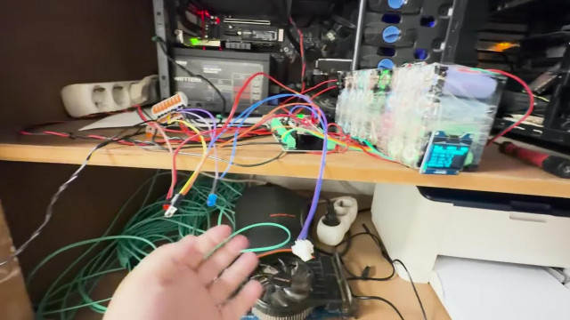 2HájBredőny ezúttal mocskos kézzel a putriban ESP32-t gányol