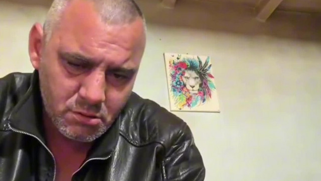 Na itt a Haver! Az ultrabrutàl àllapotban lèvő Mobilszhoz beugrik vizitre a màsik agyhalott retek alkoholista is