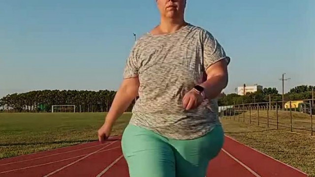 A bolondos fáni farú Bariadd futni próbál a 200 kilójával