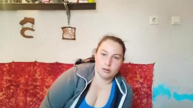(2.0) Gyogyós Szabrinka élő liveba elnyom egy békegalambot (RETRO)