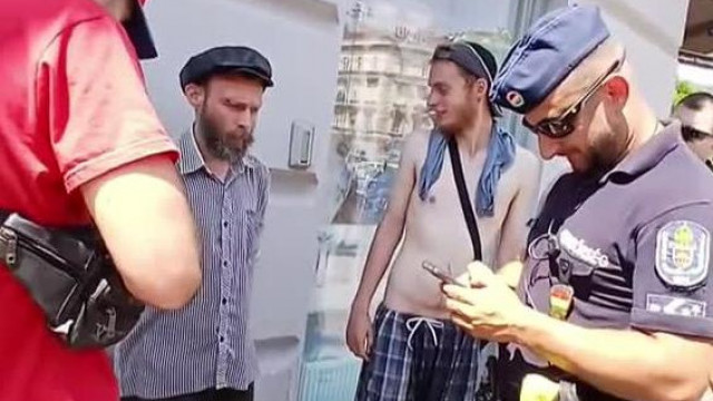 A Möstert igazoltatjàk a Rendőrök - Most akkor hàny èves is lehet Bartos, Delekig?