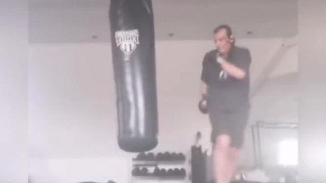 Boxol a Zsíroshajú alkesz Tarzan - vèglèny iszàkos Sab Kelemen ebben a sportban is jeleskedik