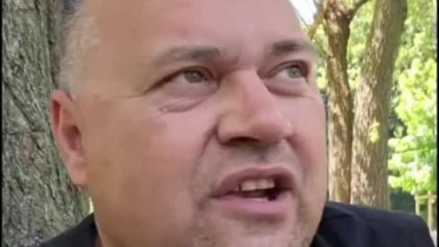 "Tönkre tettünk, Börtönbe mèsz" - a miskolci ananàsz hajú disznò remegve anyàzik mert èrzi hogy zárul a kör
