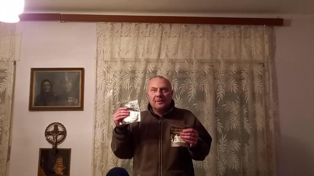 aki Egri Ecetes Ulahut Béla： Aszkorbinsavat hozott nékem a Jézuska!