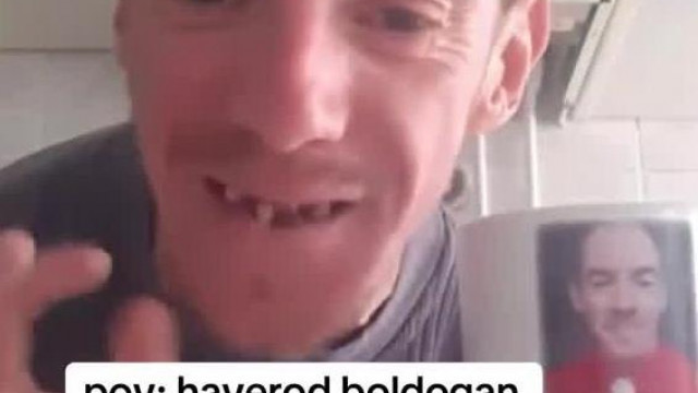 Gollum Szabi kapott egy bögrét amin ő van rajta