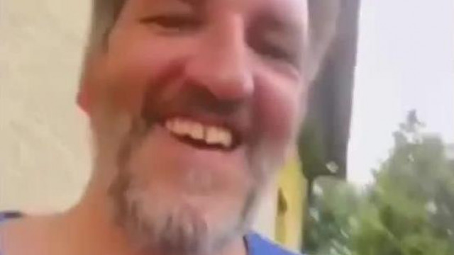 Endre meghibbant - a szefòsfejű debil púpos agyhalott idétlen fejjel szaladgàl a putriban