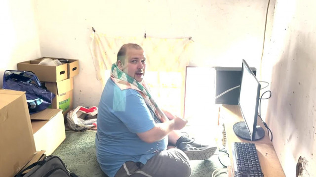 2HÁJBRÉ ERNYŐ ÉS A KORHADT PALLÓK: Linux-telepítés a putri-manzárdon (Mínusz 7-es szint!)