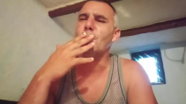 Ádám Mobil： Elf Bar Mi Is Az？(2022)