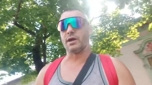 Ádám Mobil： Strand