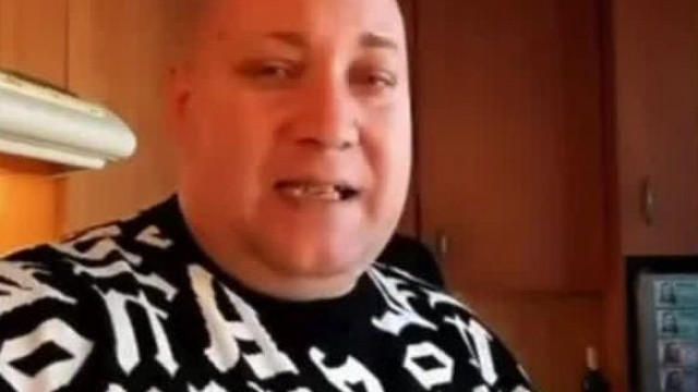 Egy Hàzisertès Tragédiàja - így èl az ételfüggő fehervàri malac Subi Roli a panelban èjjel nappal zabálva