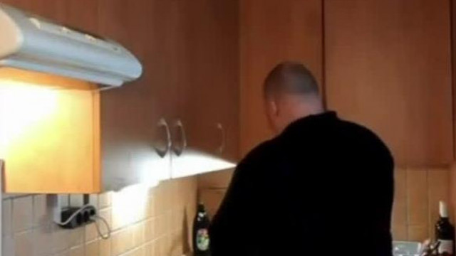 Egy Hàzisertès Tragédiàja - így èl az ételfüggő fehérvàri Fogatlan malac Subi Roli a panelban èjjel nappal zabálva