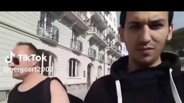 A cingár MC Isti és Selim Etkar még jó viszonyban lévő beszélgetése RETRO