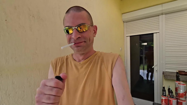 Mocskos buziboy bebaszva főzi a kukoricát