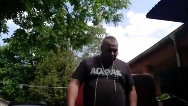 Busák Ali robogó szerelés, titkos személyazonosságok, fenyegetések