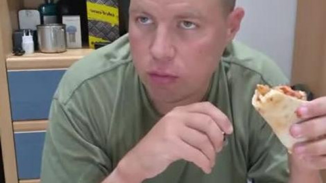 Szopólex pillanatok felszopók pénzéből pizzázós, kép kikapcsolós azóta csak tagos live!
