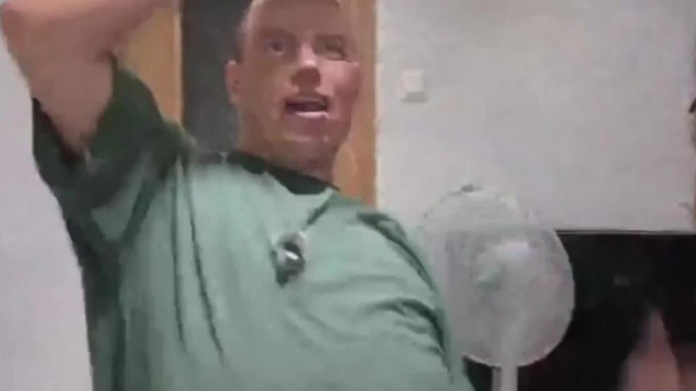 Koldulex rém kellemetlen,donés táncikája,esti live részlet
