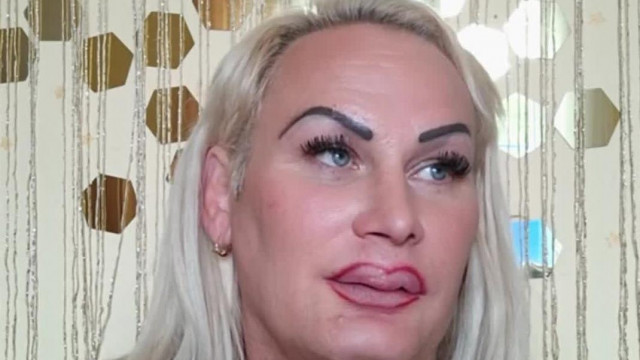 Szabika visszagyütt Móunikáim - Szabolcs fontolgatja hogy visszavedlik paliba.