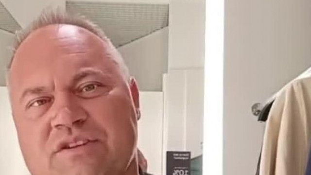 A Teleszart Búvárruha Cucu zsíros picsájú kis fejű nőkről fantáziál majd szex helyett inkább jól bezabálna 2026.07.31