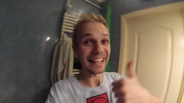 Retro Herby gyönyörű mukbang tutoriál videója, amiben bemutatja hogyan kell "Kínai kádlevest" csinálni balfasz módra.