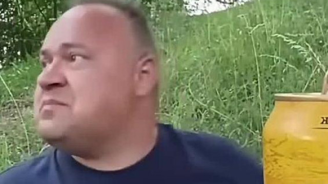 Mc Kulaszakértő kakanyomokat vél felfedezni hölgyek farmerján