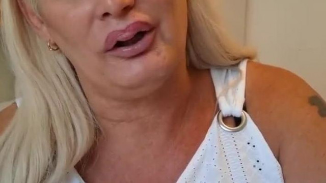 Privat Szabika tiszta poharat ont a reszletekbe es feljelenti a munkanelkuli hivatalt is