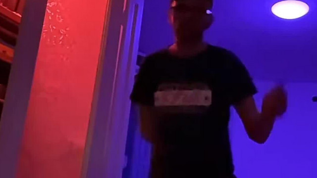Koldus Hörbi eminem without me című zenéjére vergődik (2025.03.27)