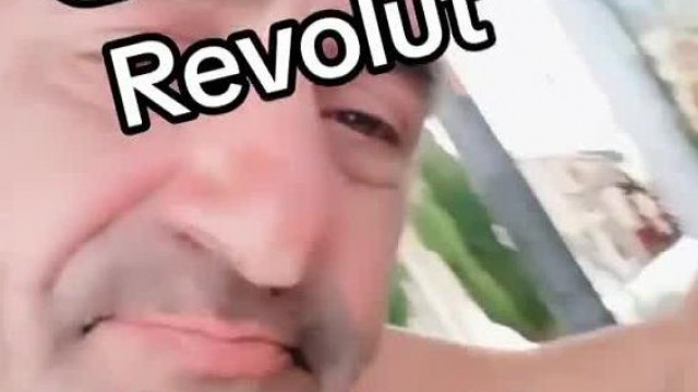 Üdvözlendő Hír - Taky Gyuszi bàcsi üszkös làba rohad ès mèg a zsaruk is rászálltak ezèrt menekülnie kell