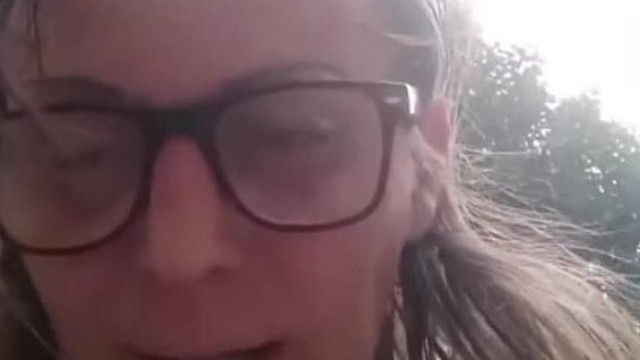 A zombira bemindenezett Kaffka törpe Tibi nem tud mindig live-ozni mert a màsik telefonjàt lefoglaltàk