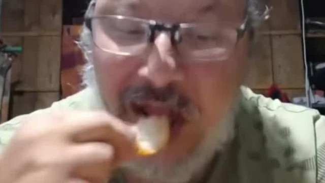 Pedó tojás azt hazudja a bírkáinak hogy már 2 napja koplal (De azért egy 2 órás live-ban 8x zabálta tele magát )