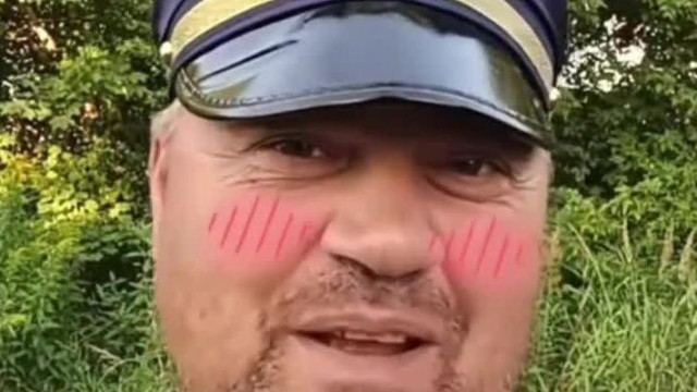 Itt a miskolci Rendőrsèg! - a brutàlisan kihullott fogú Malackènyi megint vett egy gagyi sapkàt magànak