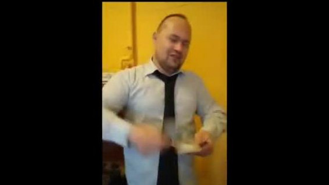 MC Isti - Van pénzem, anyám tart el!