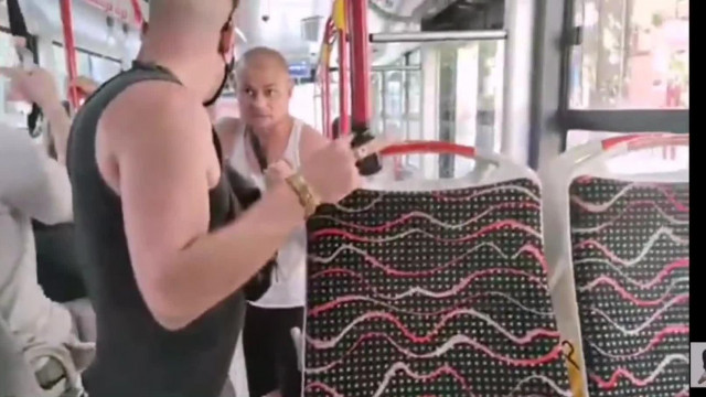 kozmix (kozma Vahúr) és kaffka tibi becsicskul a buszon