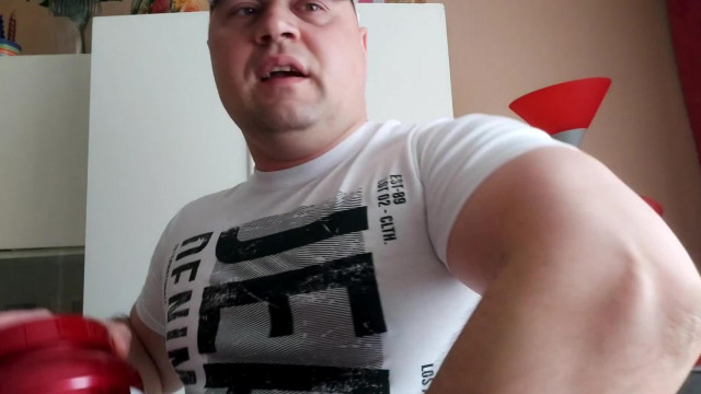 MC Isti, IZOMNŐVELÉS