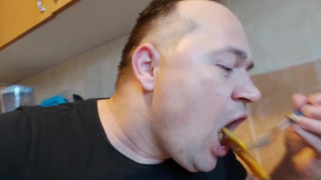 MC Isti   sült hús vacsora ( csemege paprika vegyes köret ) mindenem van