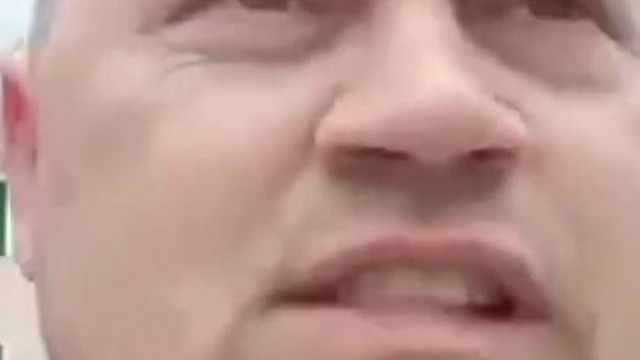 Mc Isti gyerekeket videóz majd idegbeteg módjára vicsorít