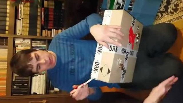 Markó Gergely - Karácsonyi ajándékbontás Gergőéknél, 2020 (+90 fok)