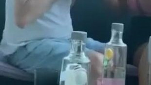 Sodi tányérról szippantja a kokaint Mayer Laura társaságában - részlet